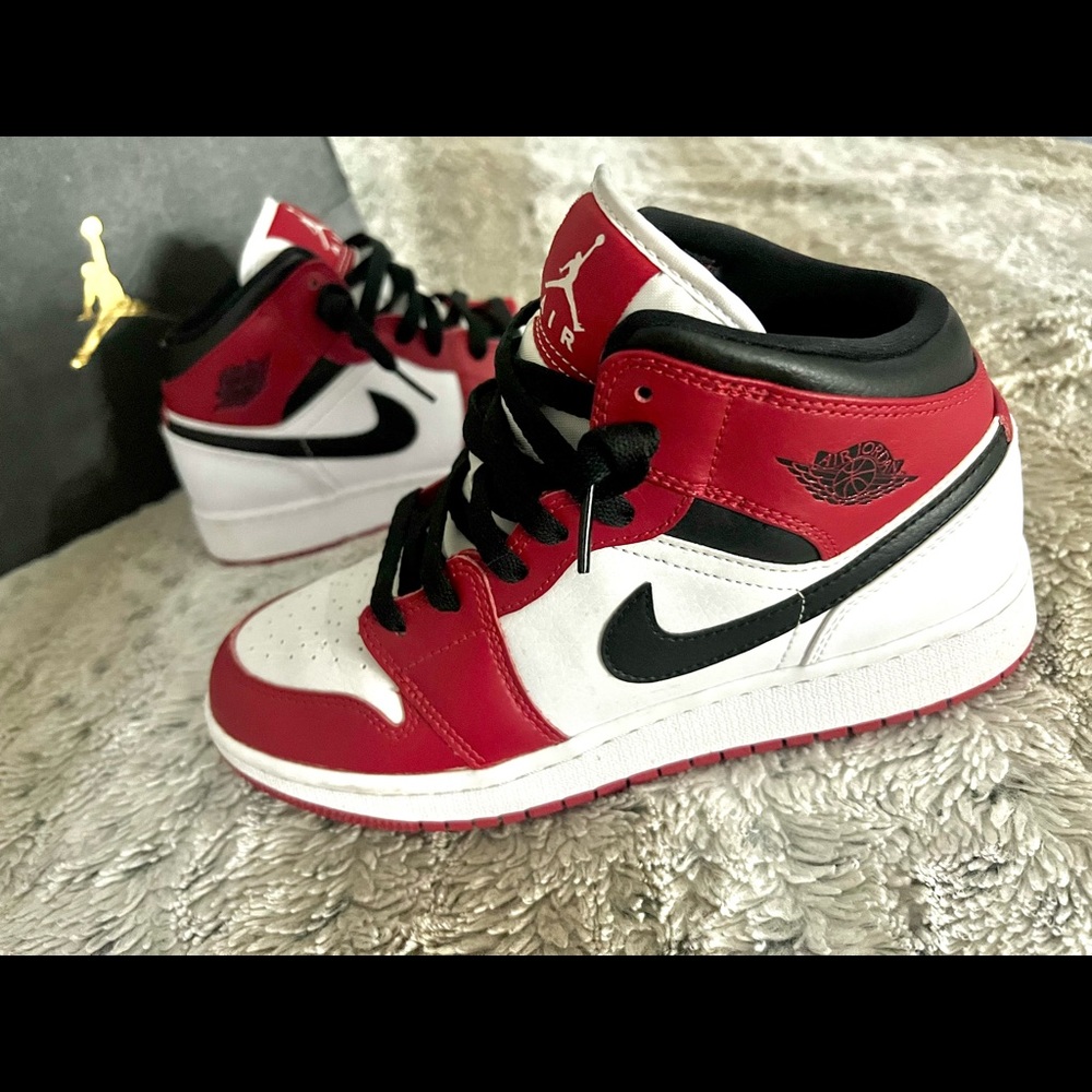 Jordan 1 Mids Chicago GS